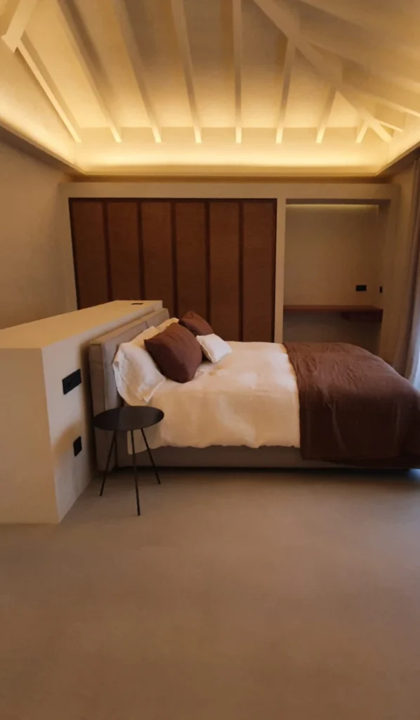 Microcemento. Dormitorio. Suelo, paredes y cabecero